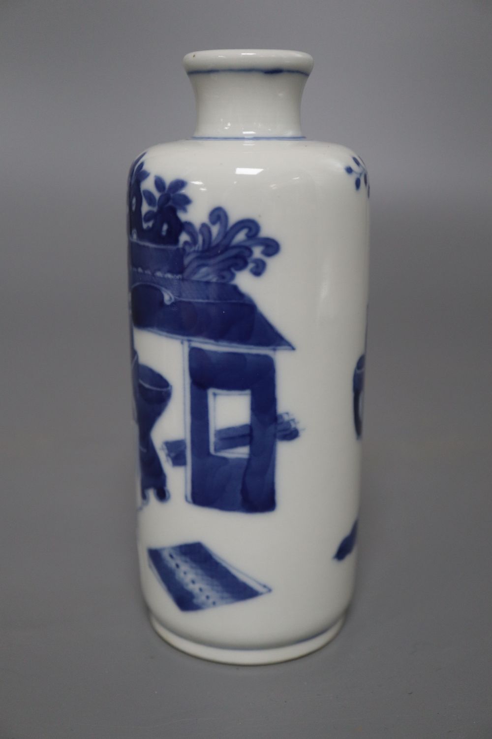 A small Chinese blue and white vase, height 13.5cm